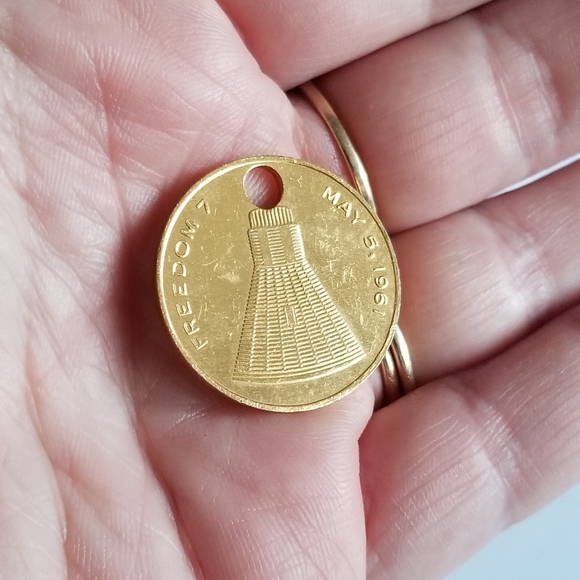 Vintage 1961 Freedom 7 Space Capsule NASA Token Allegiance Amvets NASA - Picture 3 of 6